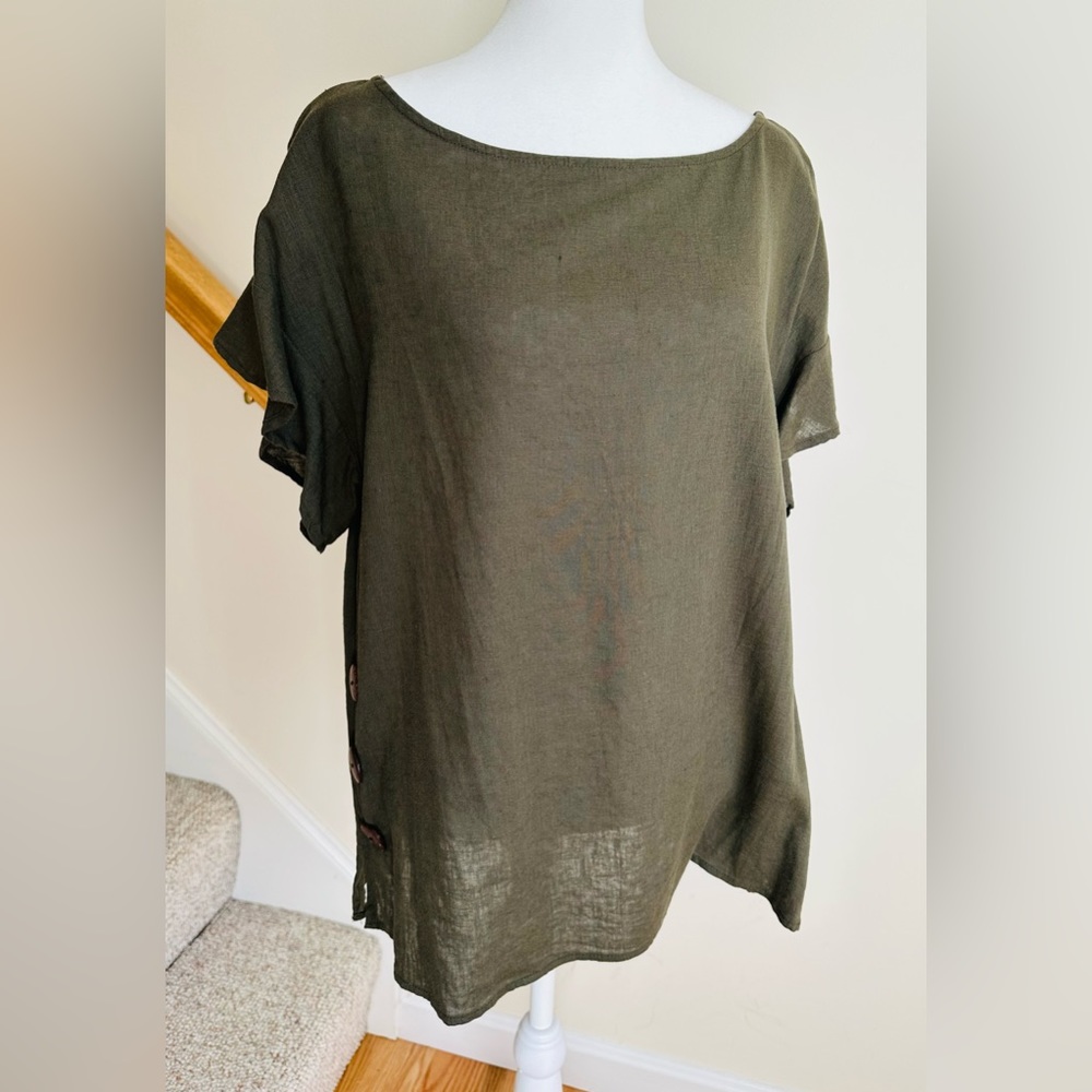 Kay Celine linen blend, khaki green top with wooden button accents. Size large.